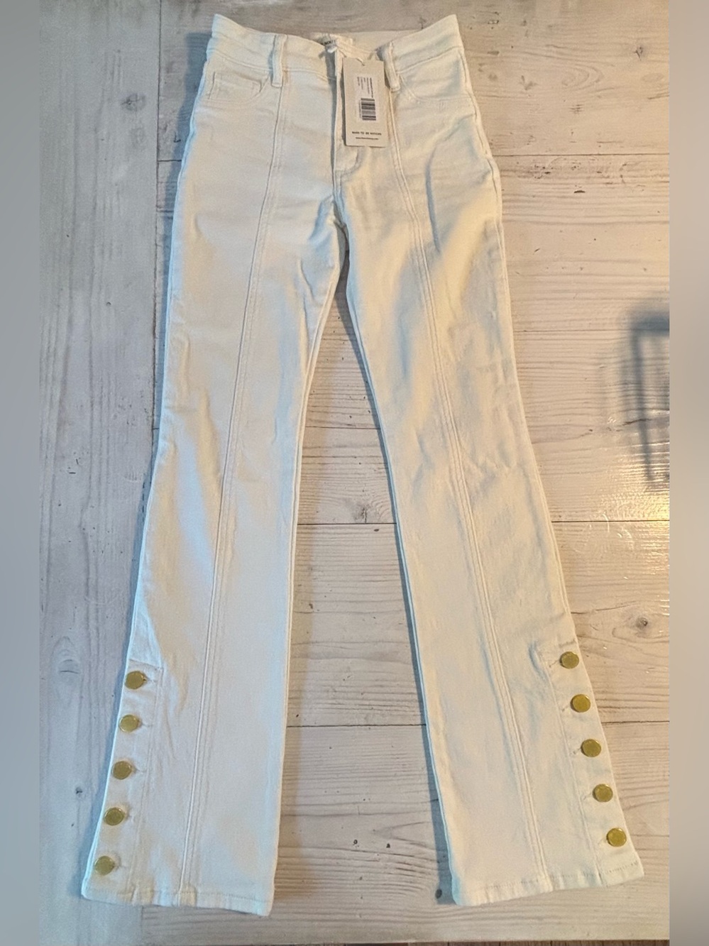 Noli Shop Veronica button Jean in ivory size 24. NWT.